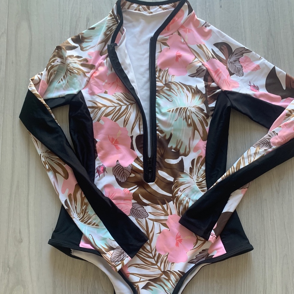 Swimming suit